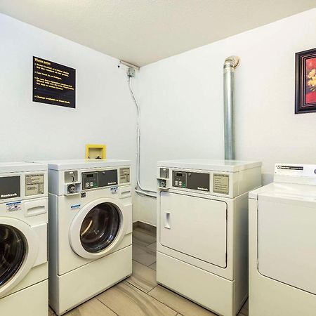 Comfort Inn & Suites Йорктън Екстериор снимка