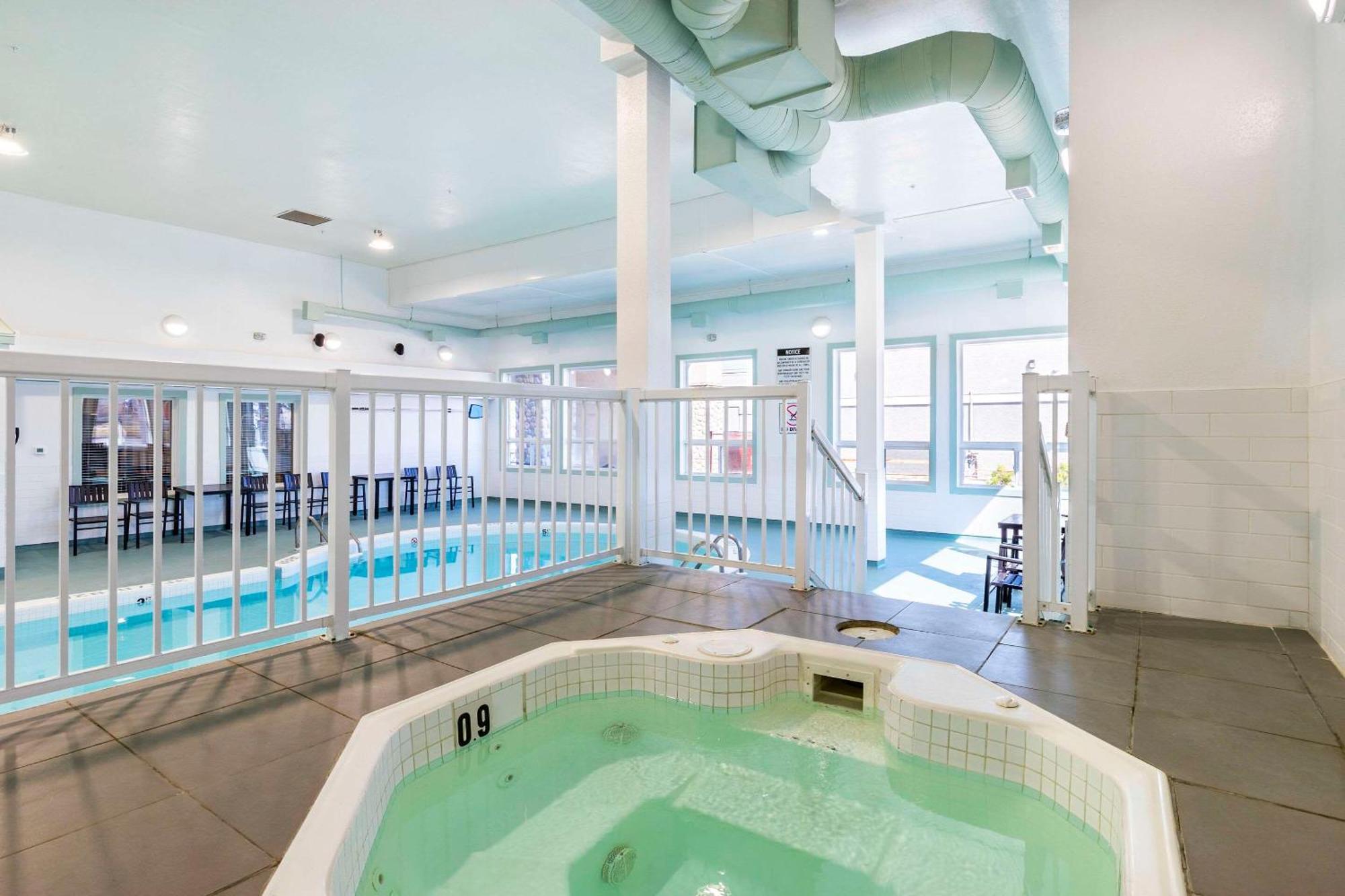 Comfort Inn & Suites Йорктън Екстериор снимка