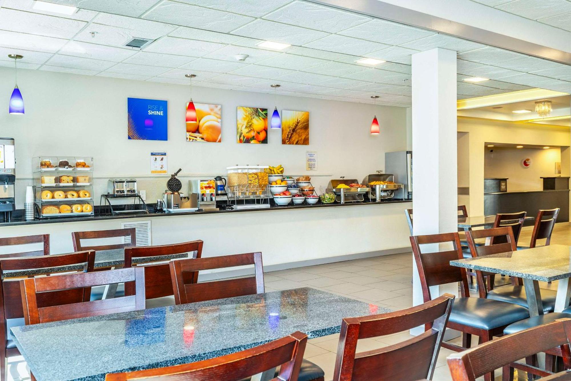 Comfort Inn & Suites Йорктън Екстериор снимка