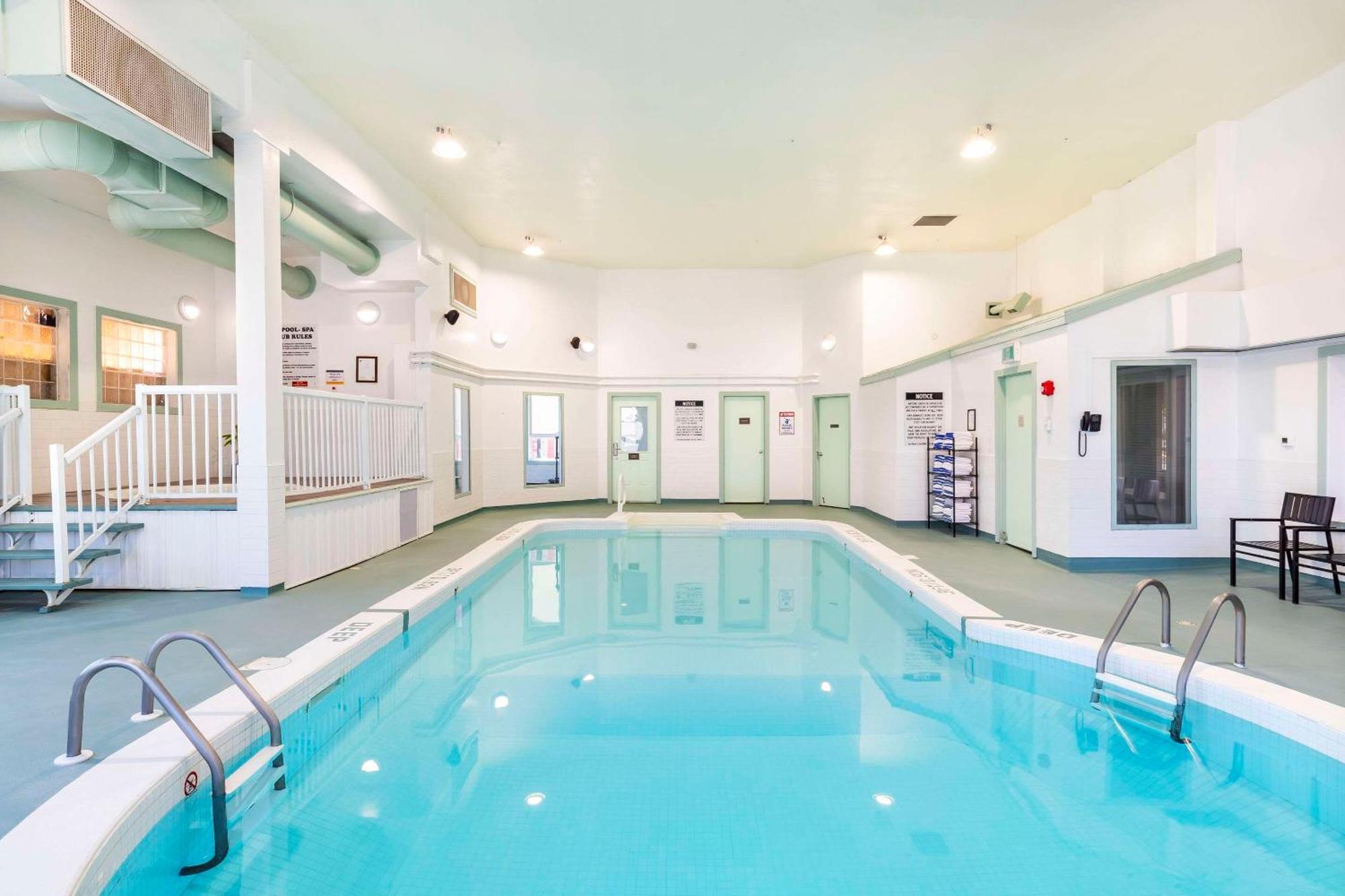 Comfort Inn & Suites Йорктън Екстериор снимка
