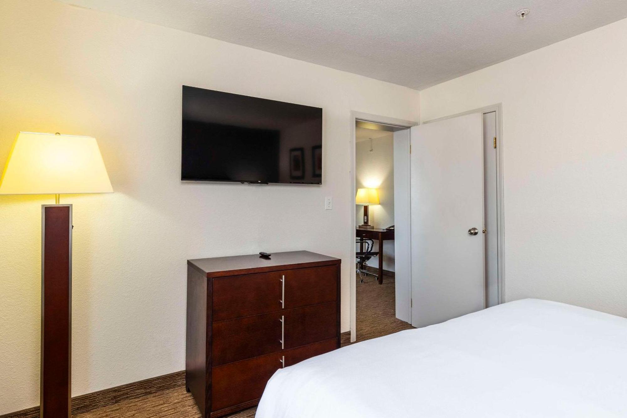 Comfort Inn & Suites Йорктън Екстериор снимка