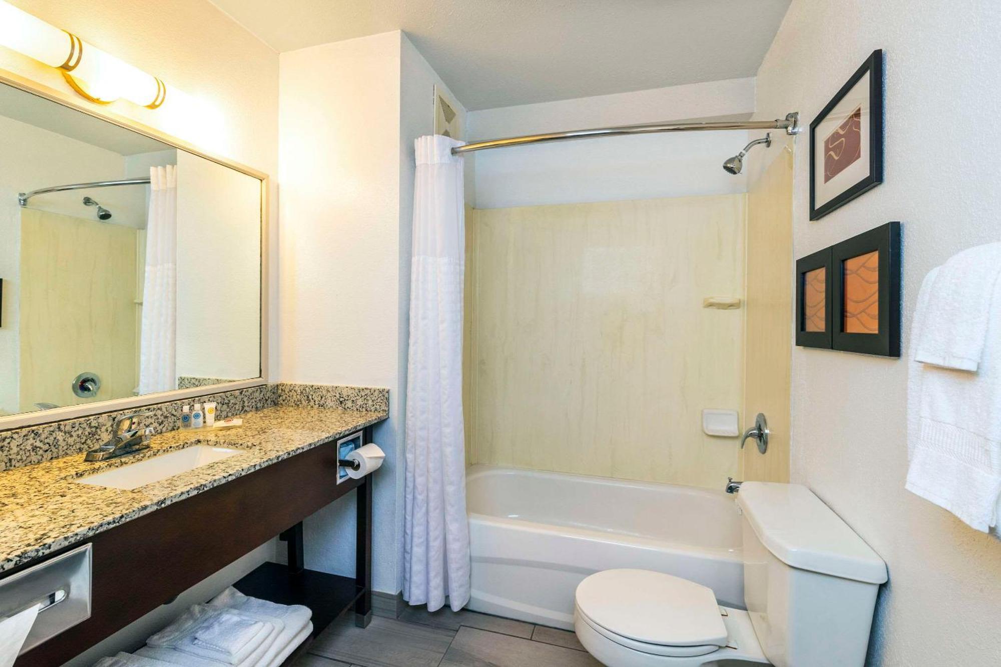 Comfort Inn & Suites Йорктън Екстериор снимка