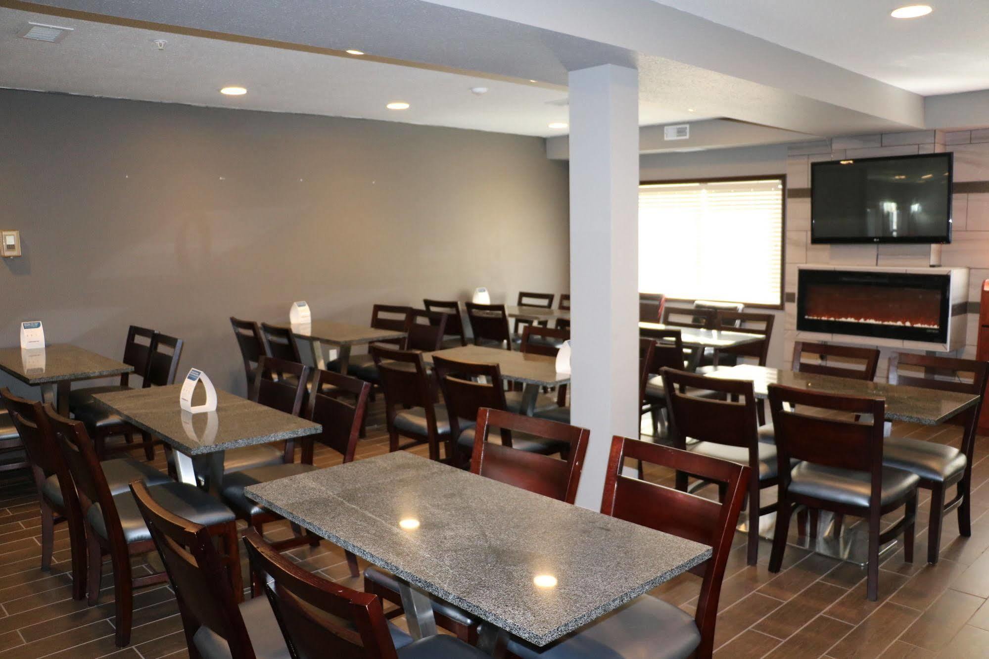 Comfort Inn & Suites Йорктън Екстериор снимка