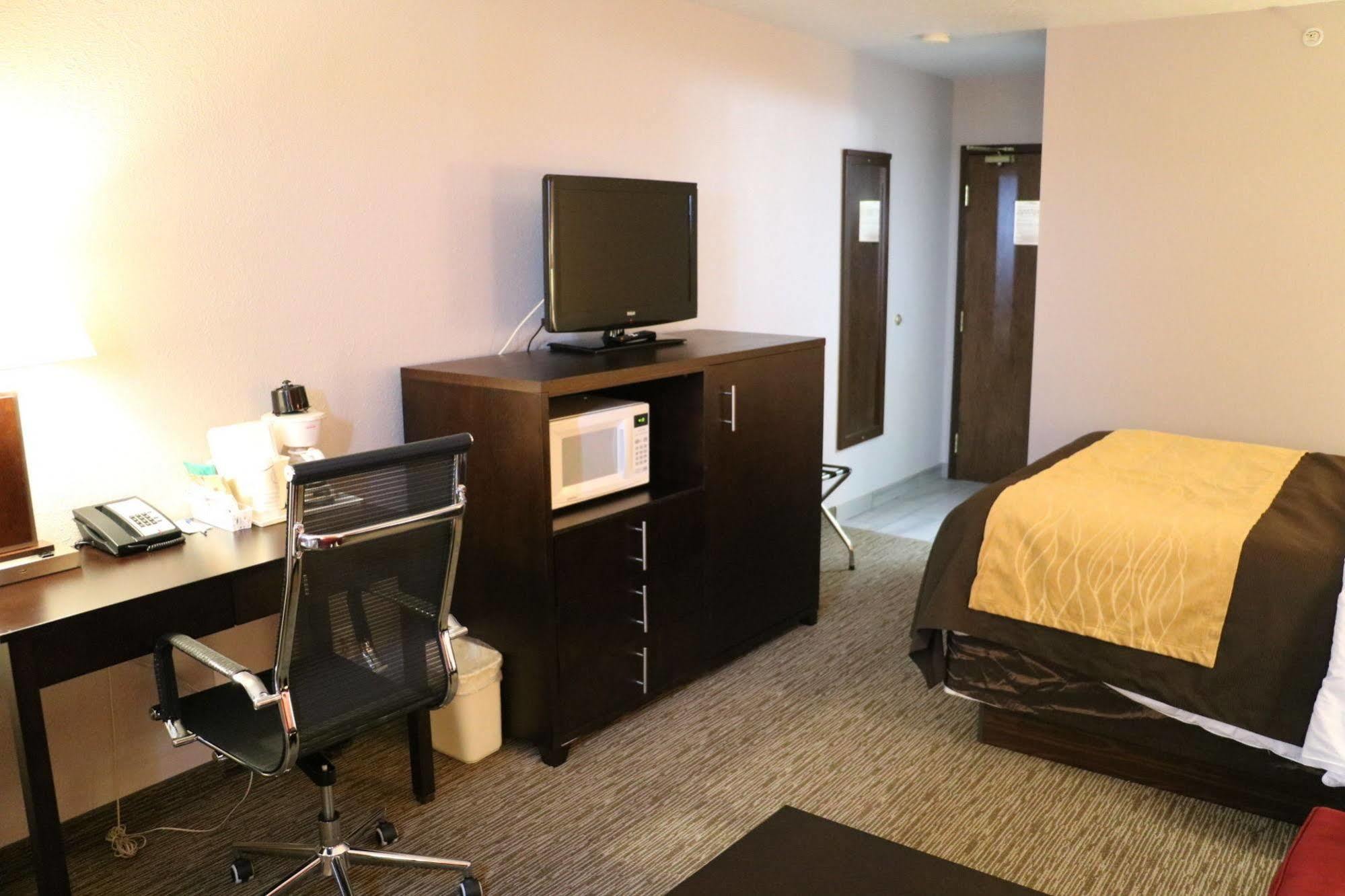 Comfort Inn & Suites Йорктън Екстериор снимка
